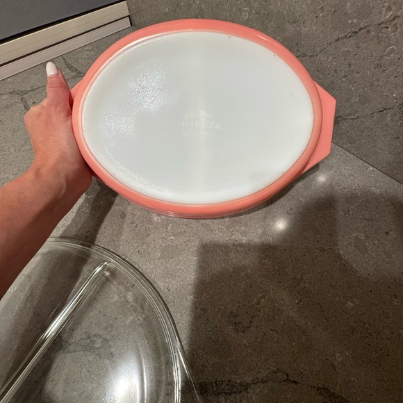 Pyrex Pink Daisy Split Casserole Dish With Lid - Picture 5 of 6